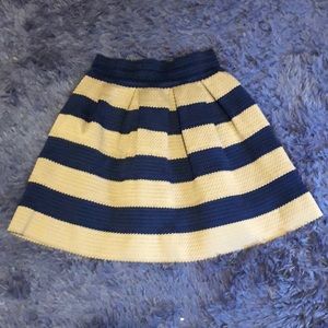 Woven polyester skirt